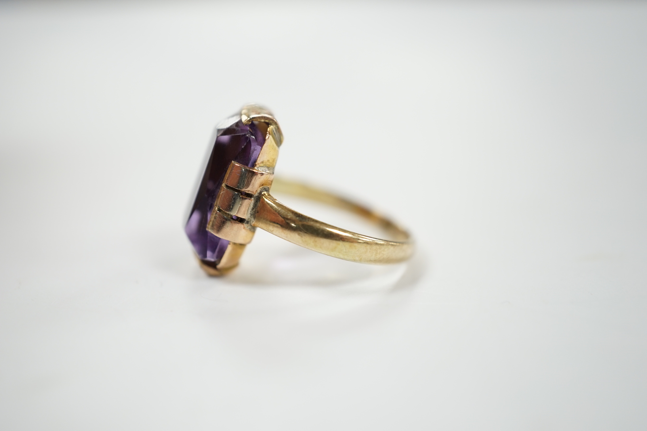 A yellow metal and single stone amethyst set dress ring, size K, gross weight 4.2 grams.